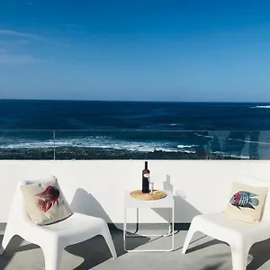 casa-anclada-en-la-santa-4-apartamentos-frente-al-mar-1.in-canary-islands.com/
